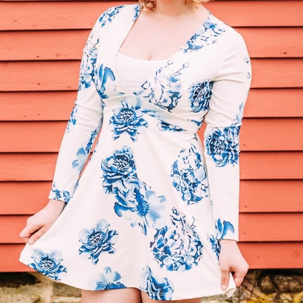 White Blued flower mini dress long sleeve v neck